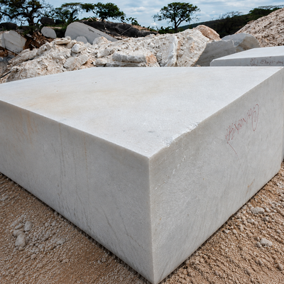 Natural Tanzania Pure White Marble Block Rough Quarry Blocks Crystal White Marble Stone Blocks for Slabs Tiles Countertop Sculpture Wholesale Price Per Ton